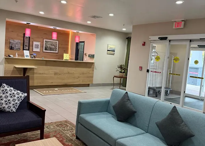 Hotel Country & By Radisson, Elgin, Il 3*