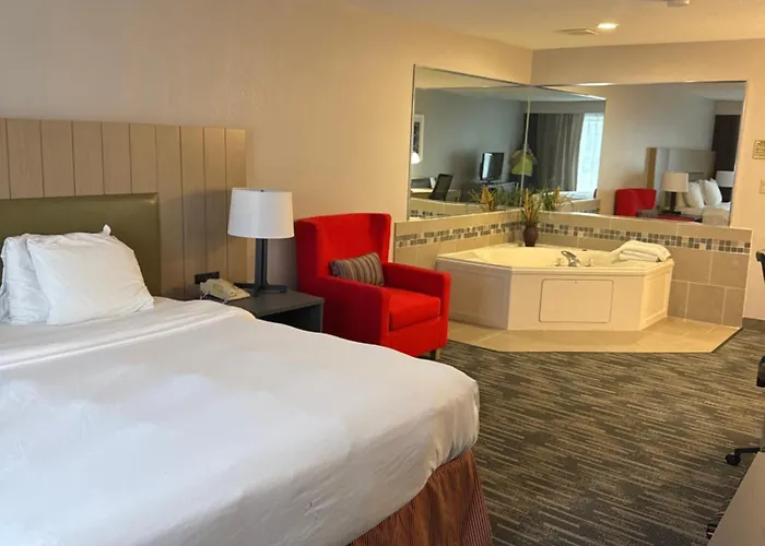 Country & By Radisson, Elgin, Il 3*