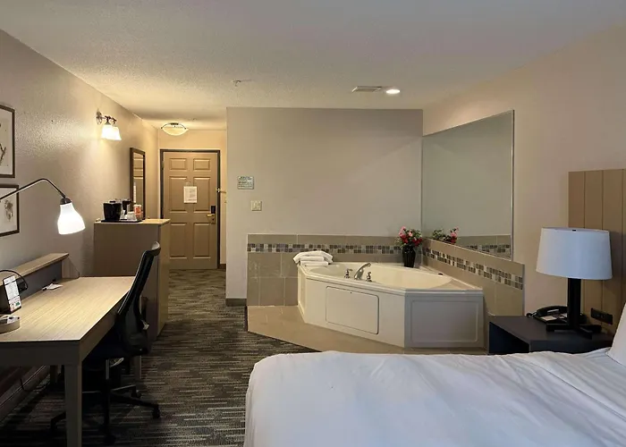 Country & By Radisson, Elgin, Il Отель