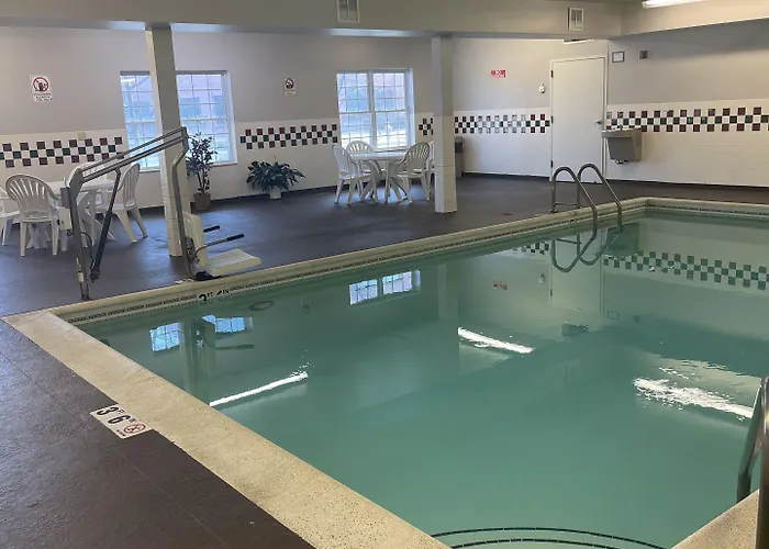 Country & By Radisson, Elgin, Il 3* Elgin