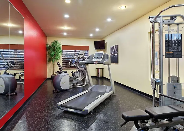 Hotel Country & By Radisson, Elgin, Il