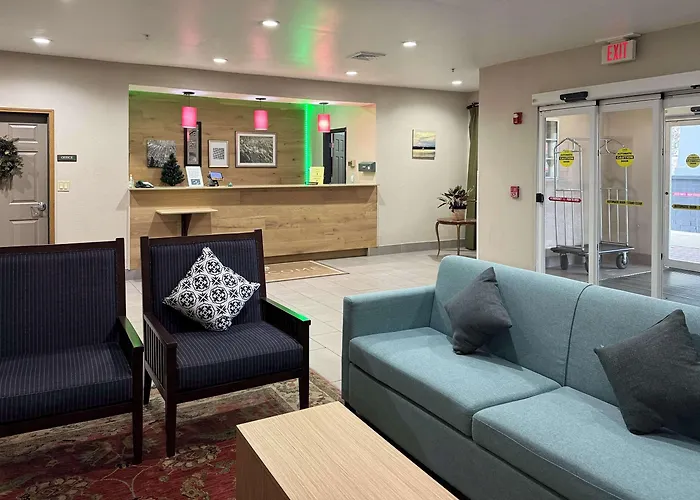 Hotel Country & By Radisson, Elgin, Il 3*
