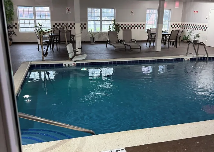 Country & By Radisson, Elgin, Il 3* Elgin