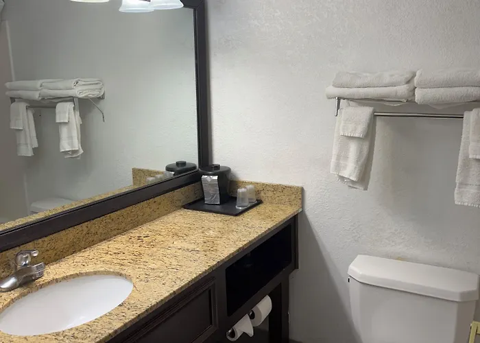 Hotel Country & By Radisson, Elgin, Il 3*